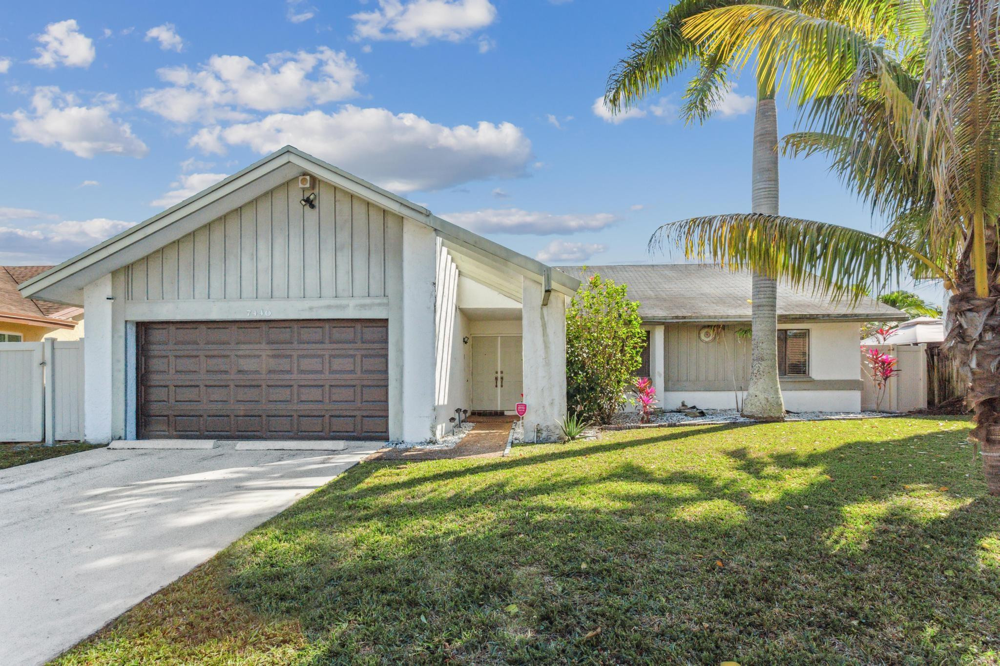 7440 NW 37th St