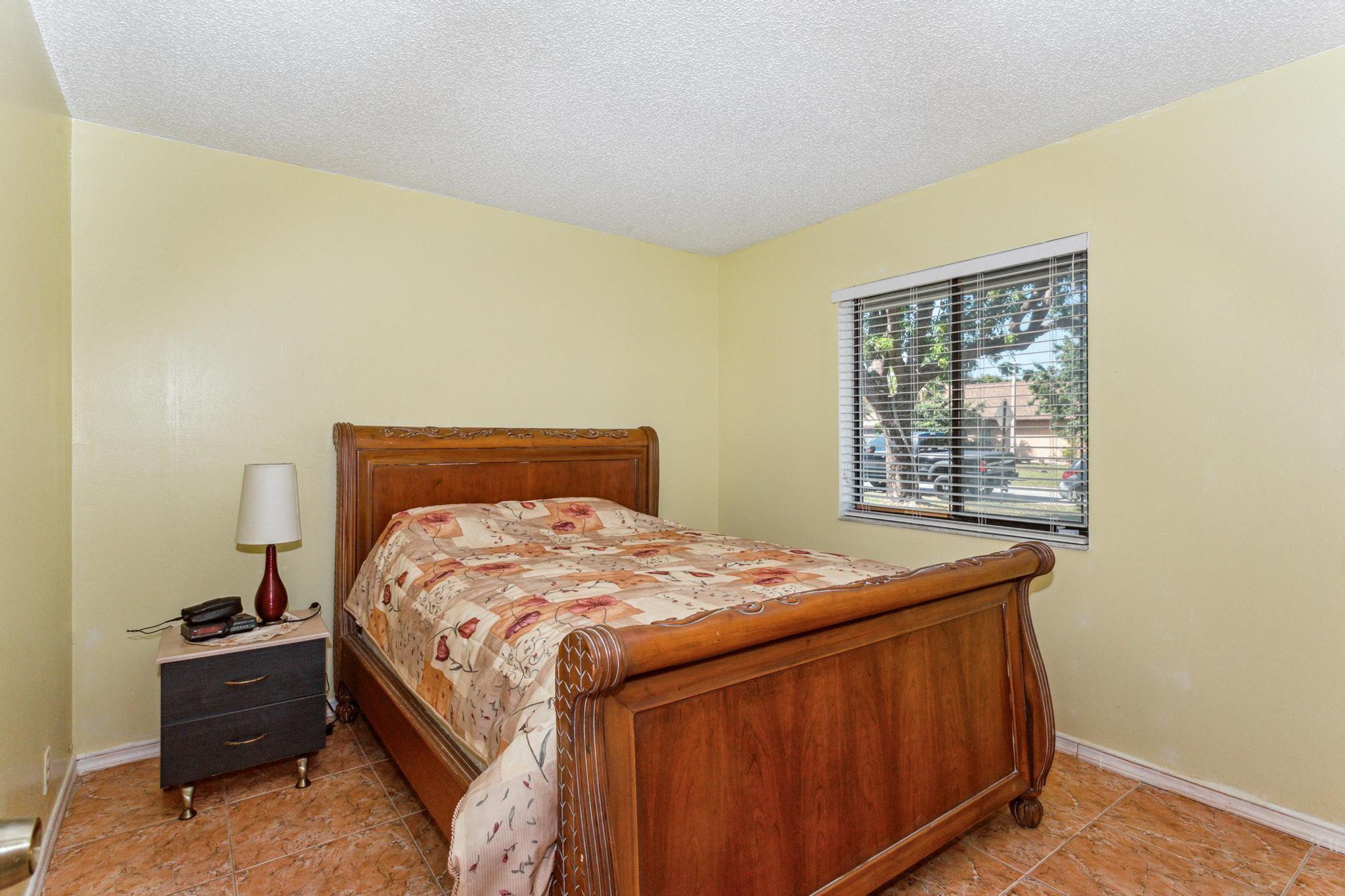 7440 NW 37th St
