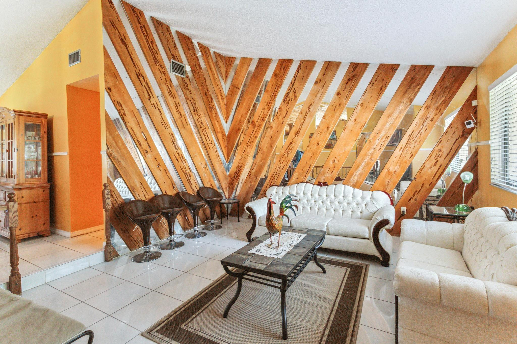 7440 NW 37th St