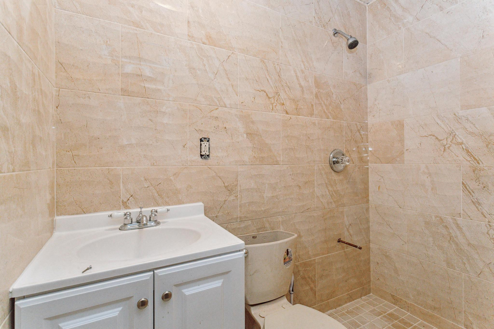 7440 NW 37th St