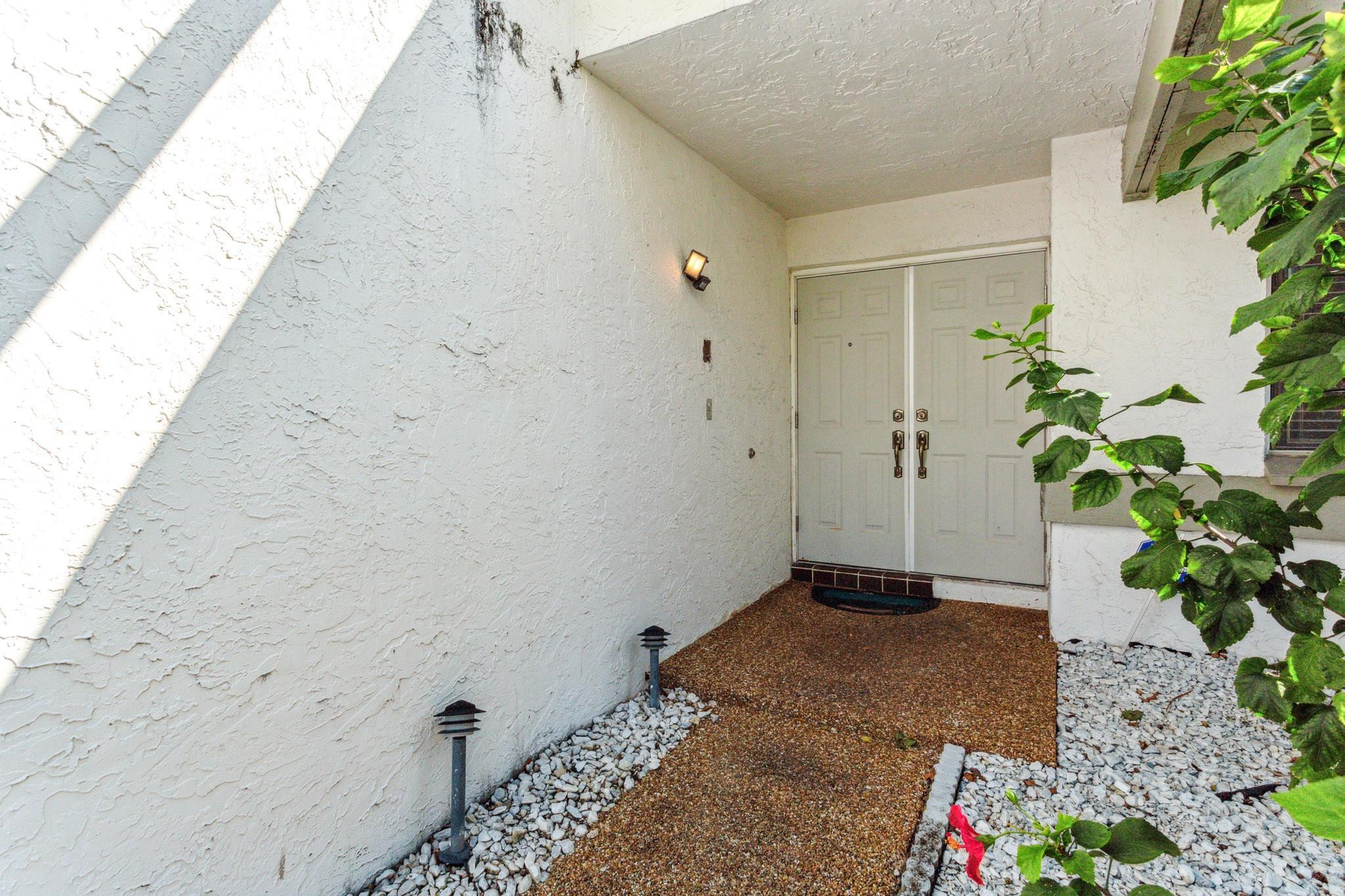7440 NW 37th St