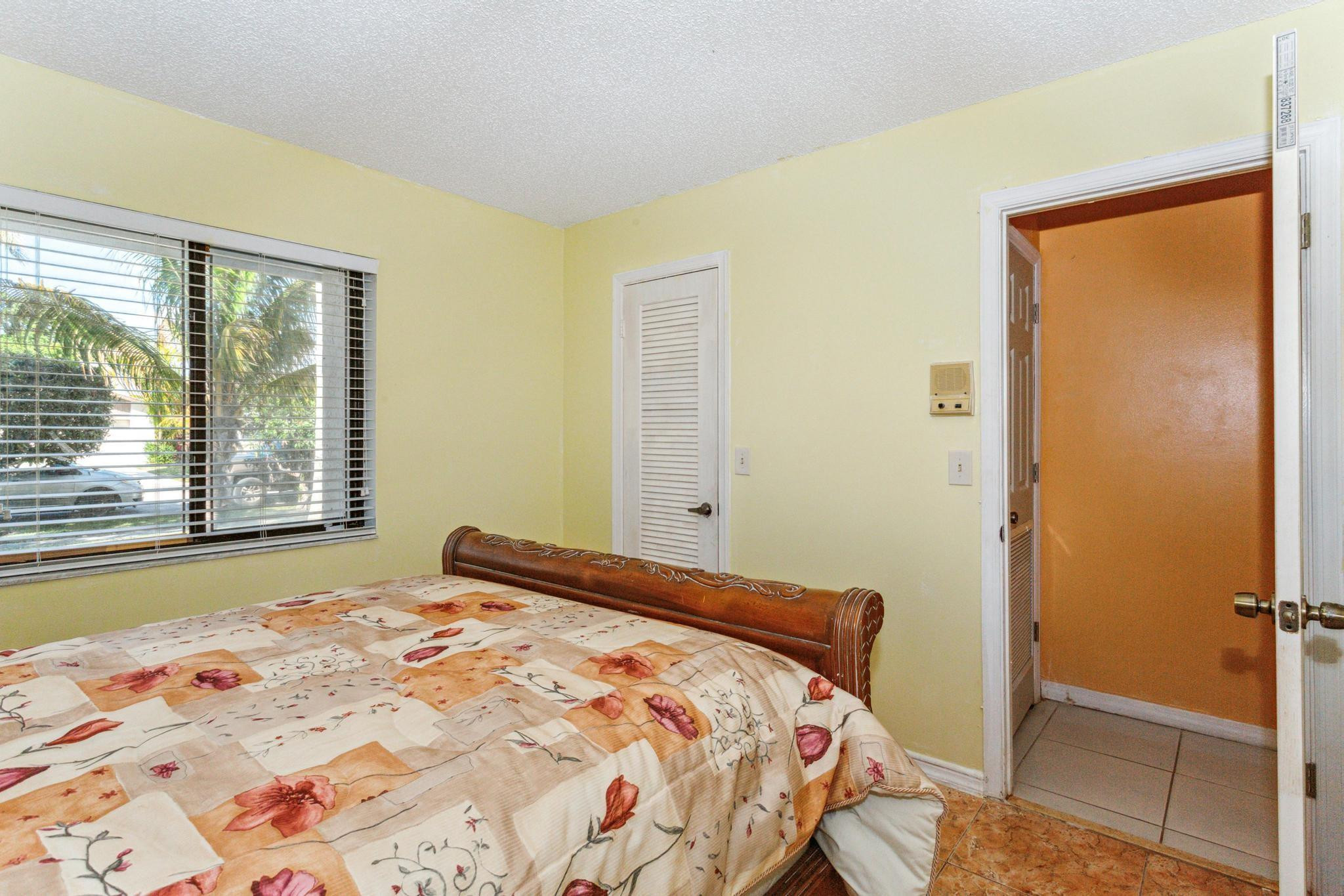 7440 NW 37th St