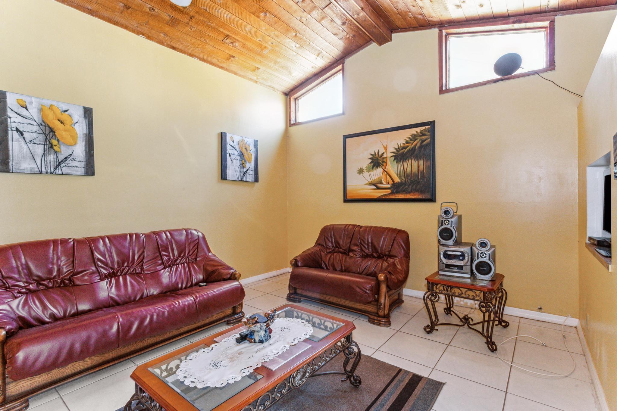 7440 NW 37th St