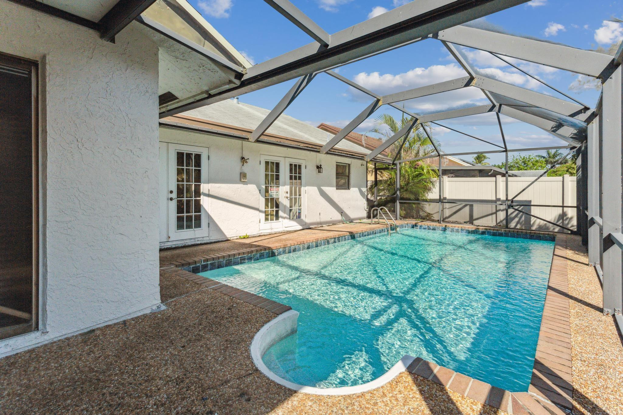 7440 NW 37th St