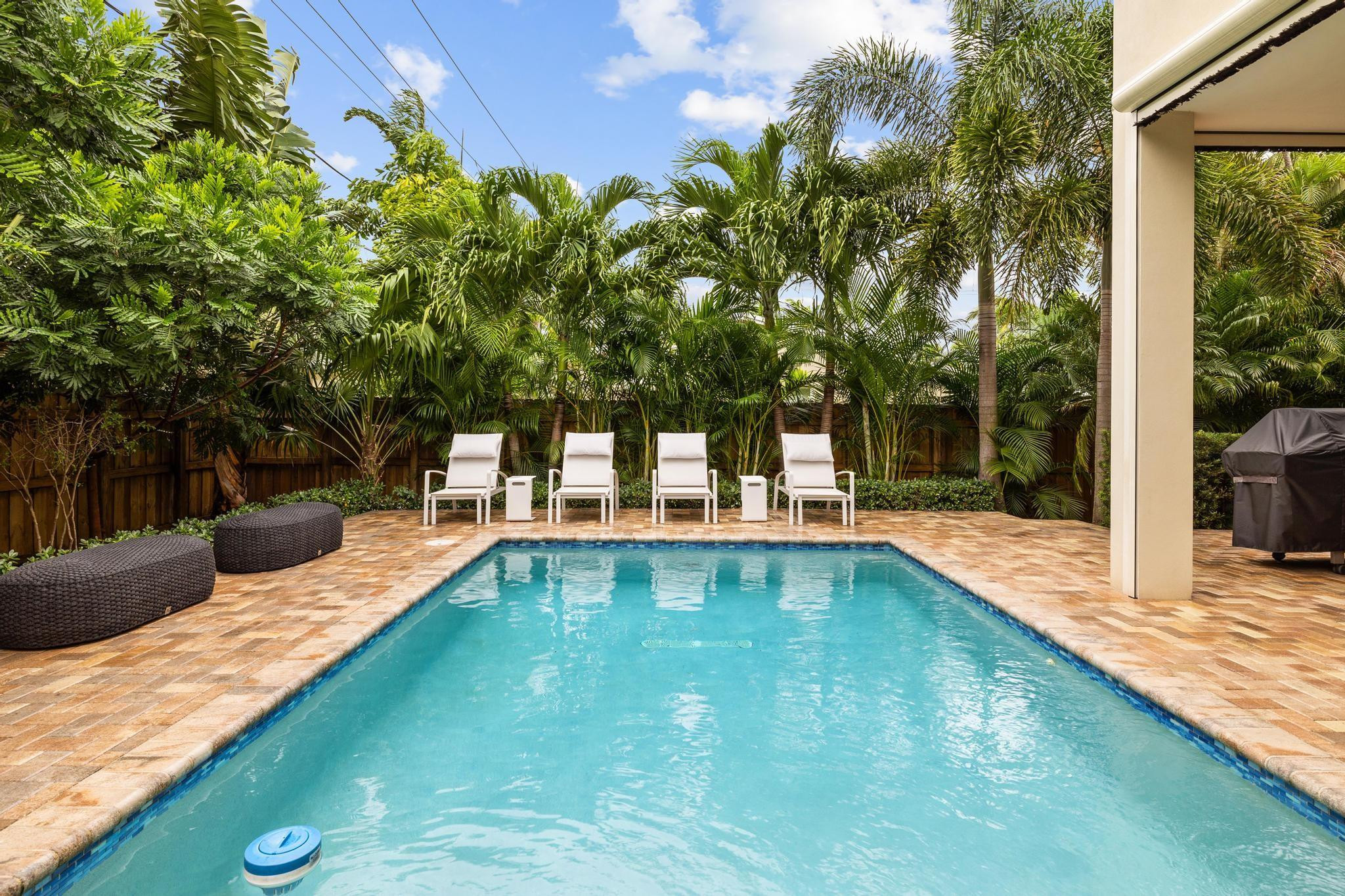 1033 NE 13th Ave 1033