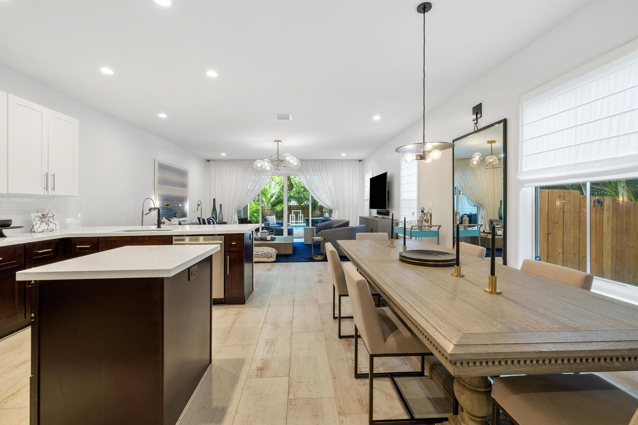 1033 NE 13th Ave 1033