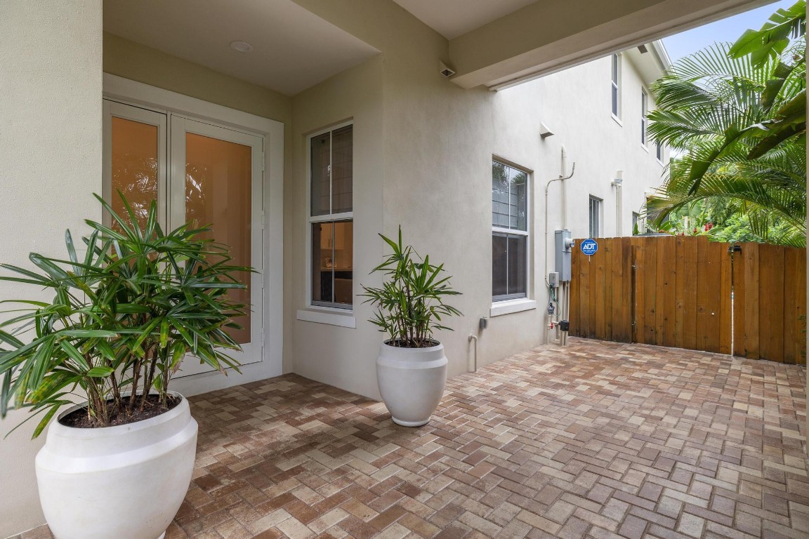 1033 NE 13th Ave 1033