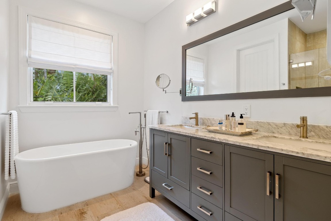 1033 NE 13th Ave 1033