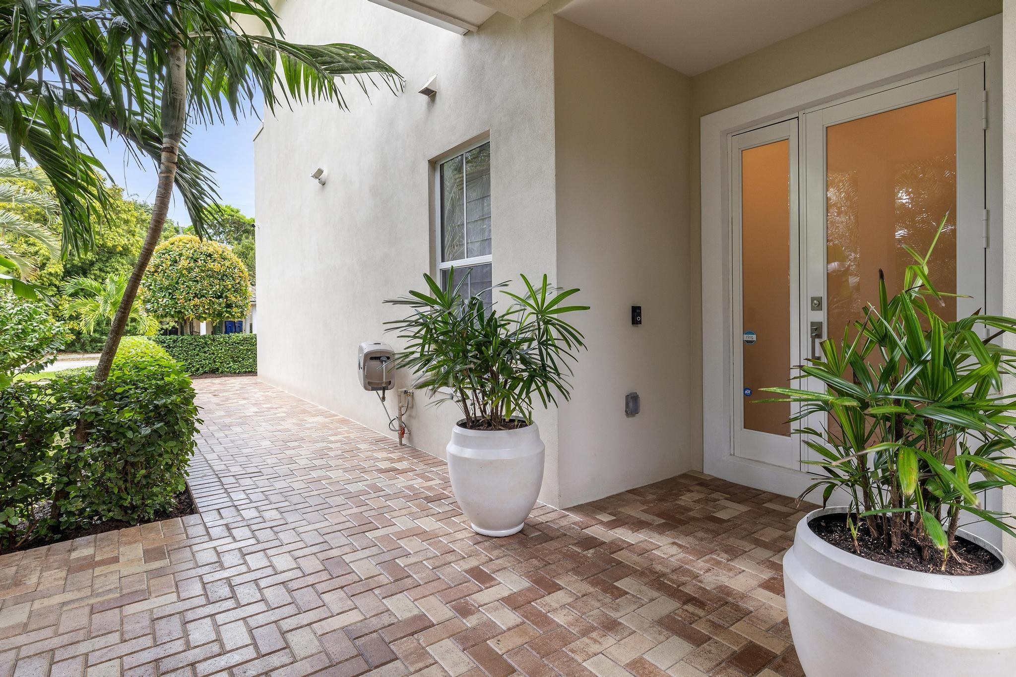 1033 NE 13th Ave 1033