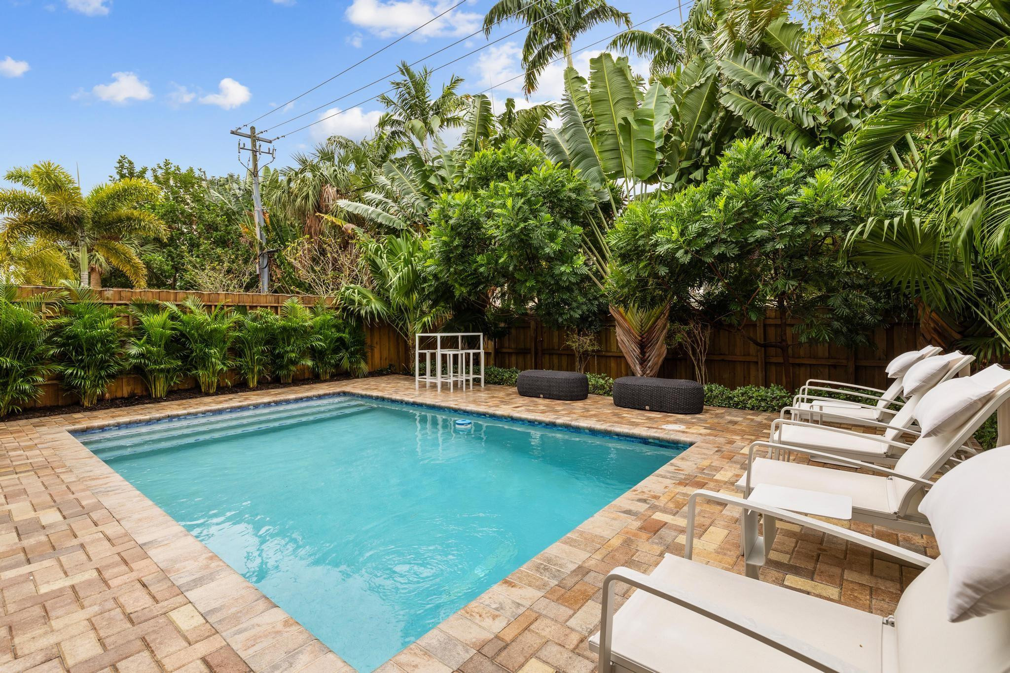 1033 NE 13th Ave 1033