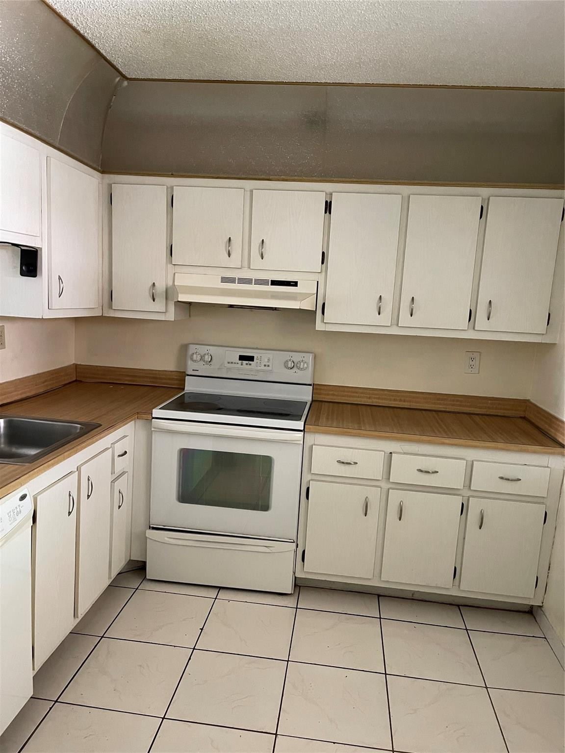2850 Somerset Drive 116L, Lauderdale Lakes Unit: 116L