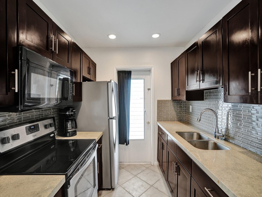 931 SE 9th Avenue 10, Pompano Beach Unit: 10