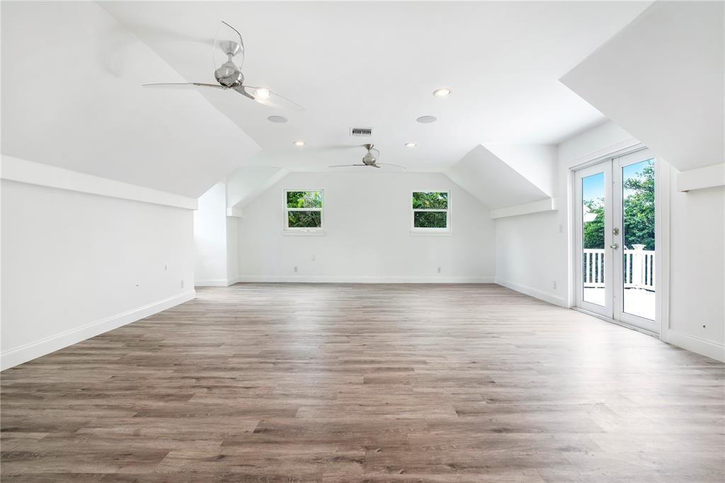 1000 SW 19th St