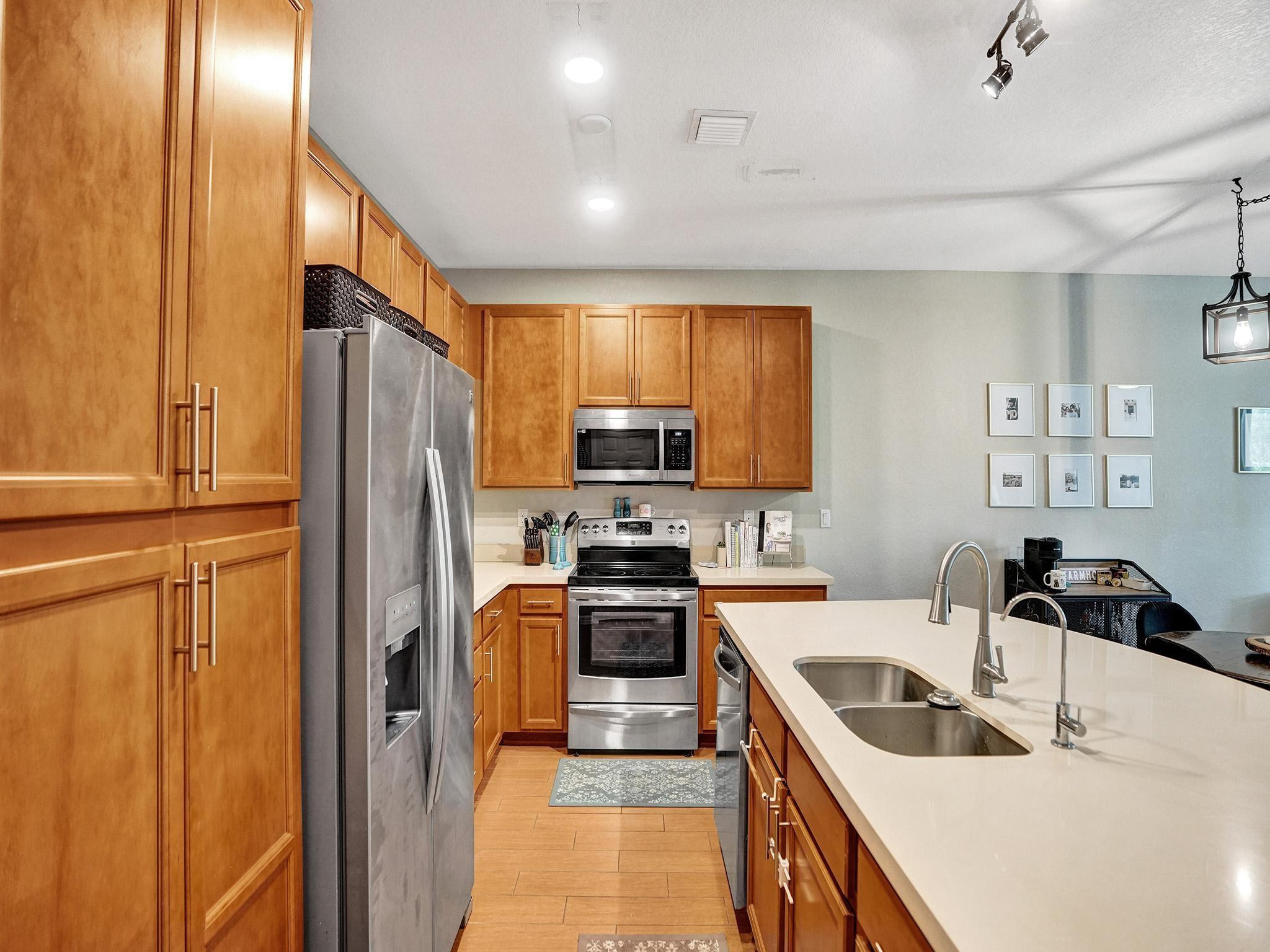 4764 E Station Square, Davie