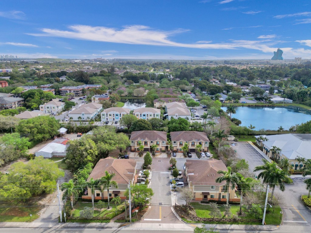 4764 E Station Square, Davie