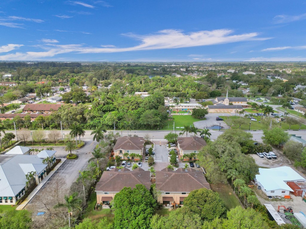 4764 E Station Square, Davie