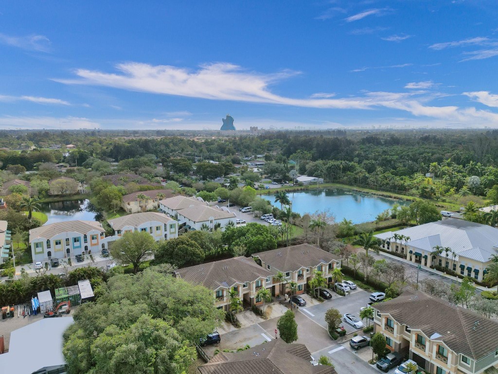 4764 E Station Square, Davie