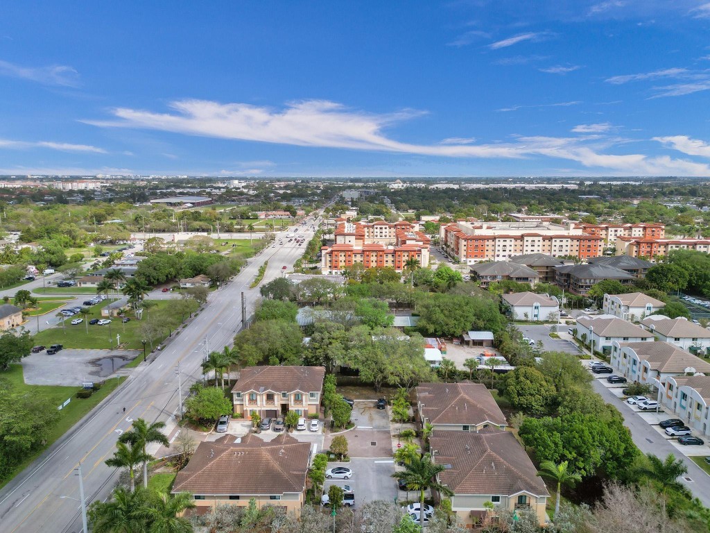 4764 E Station Square, Davie