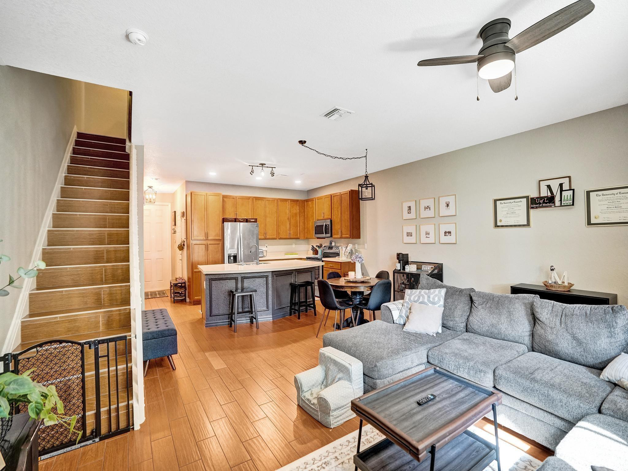 4764 E Station Square, Davie