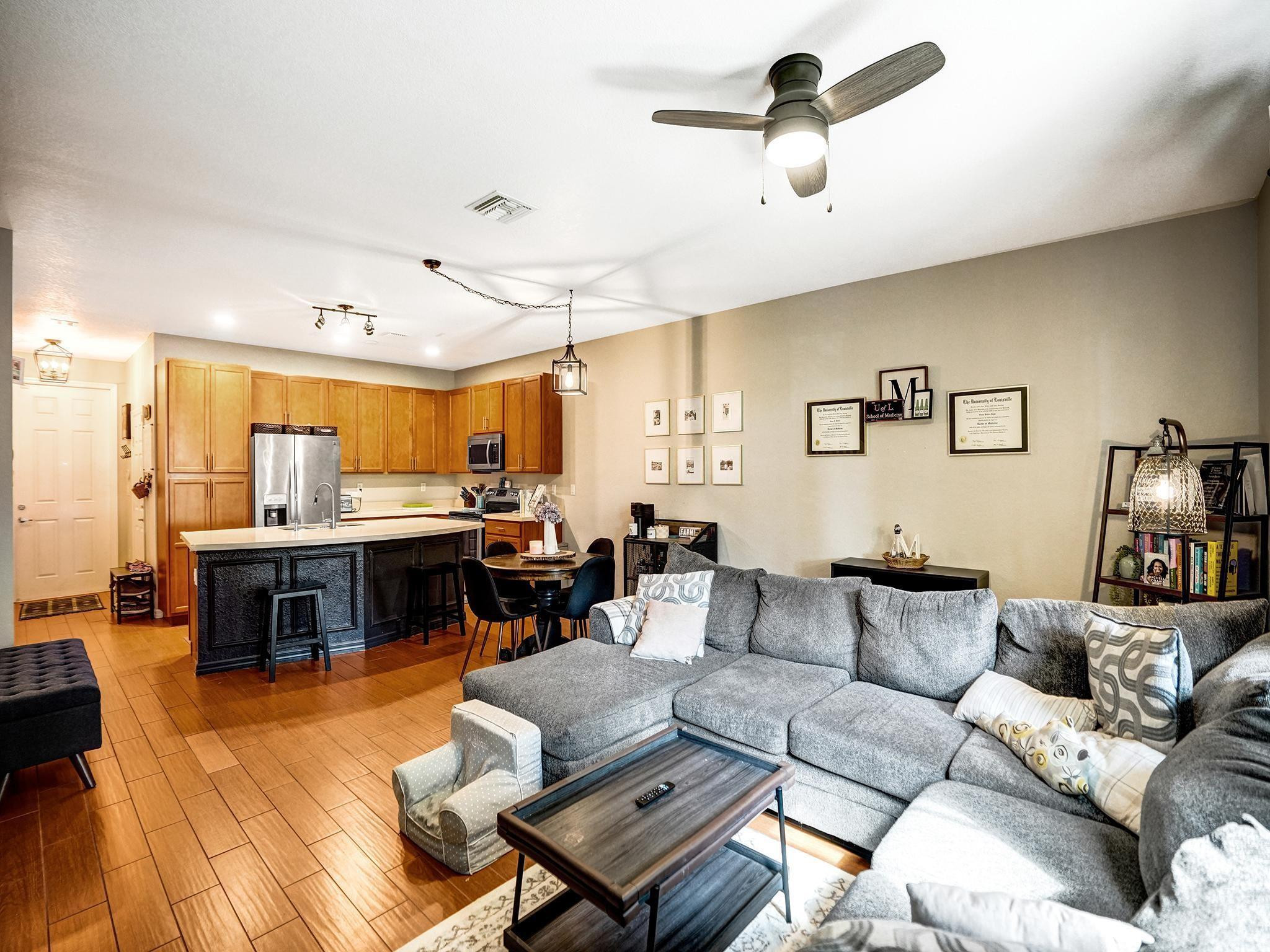 4764 E Station Square, Davie