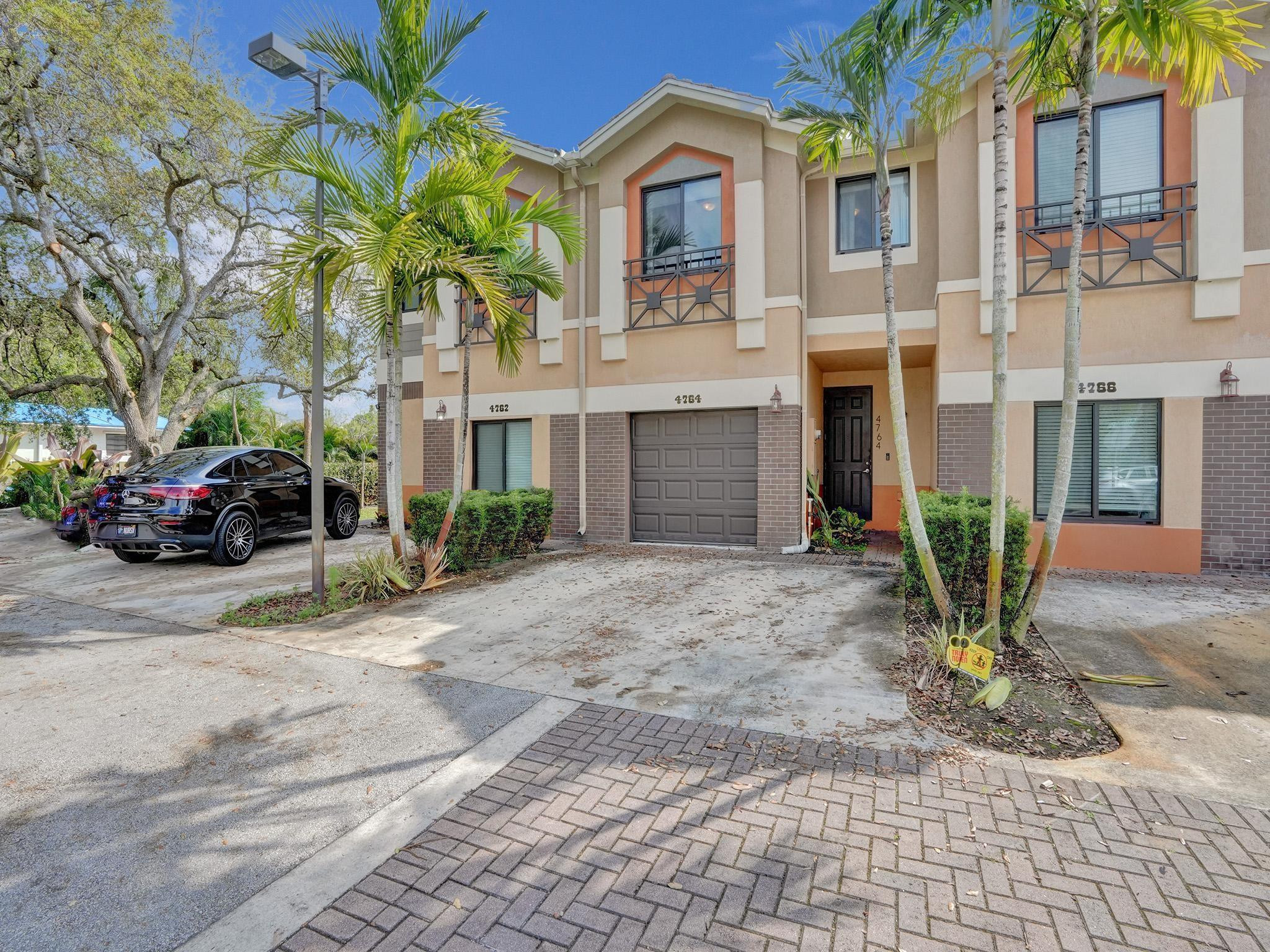 4764 E Station Square, Davie