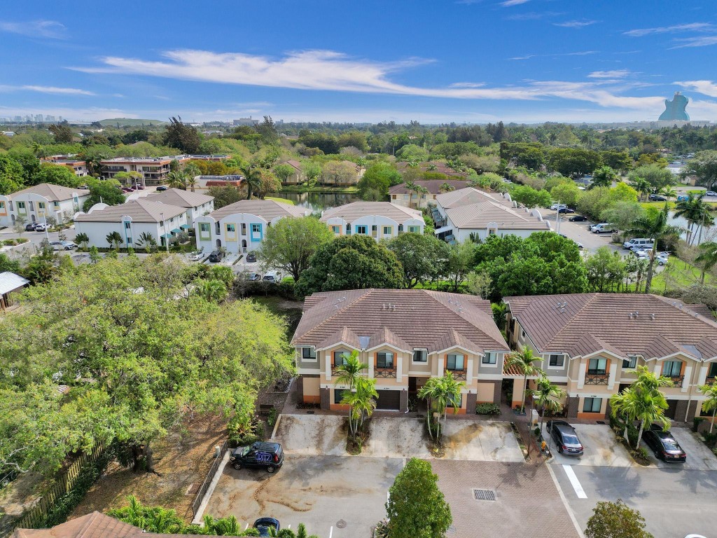 4764 E Station Square, Davie