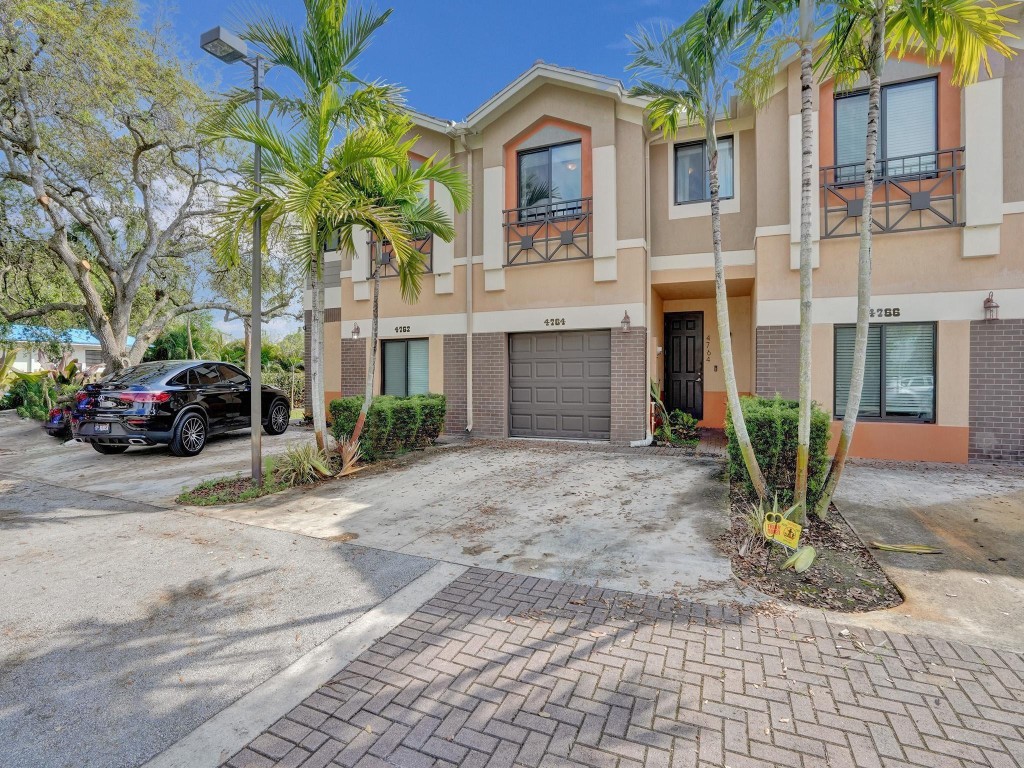 4764 E Station Square, Davie