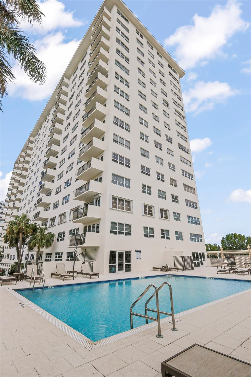 340 Sunset Dr 508