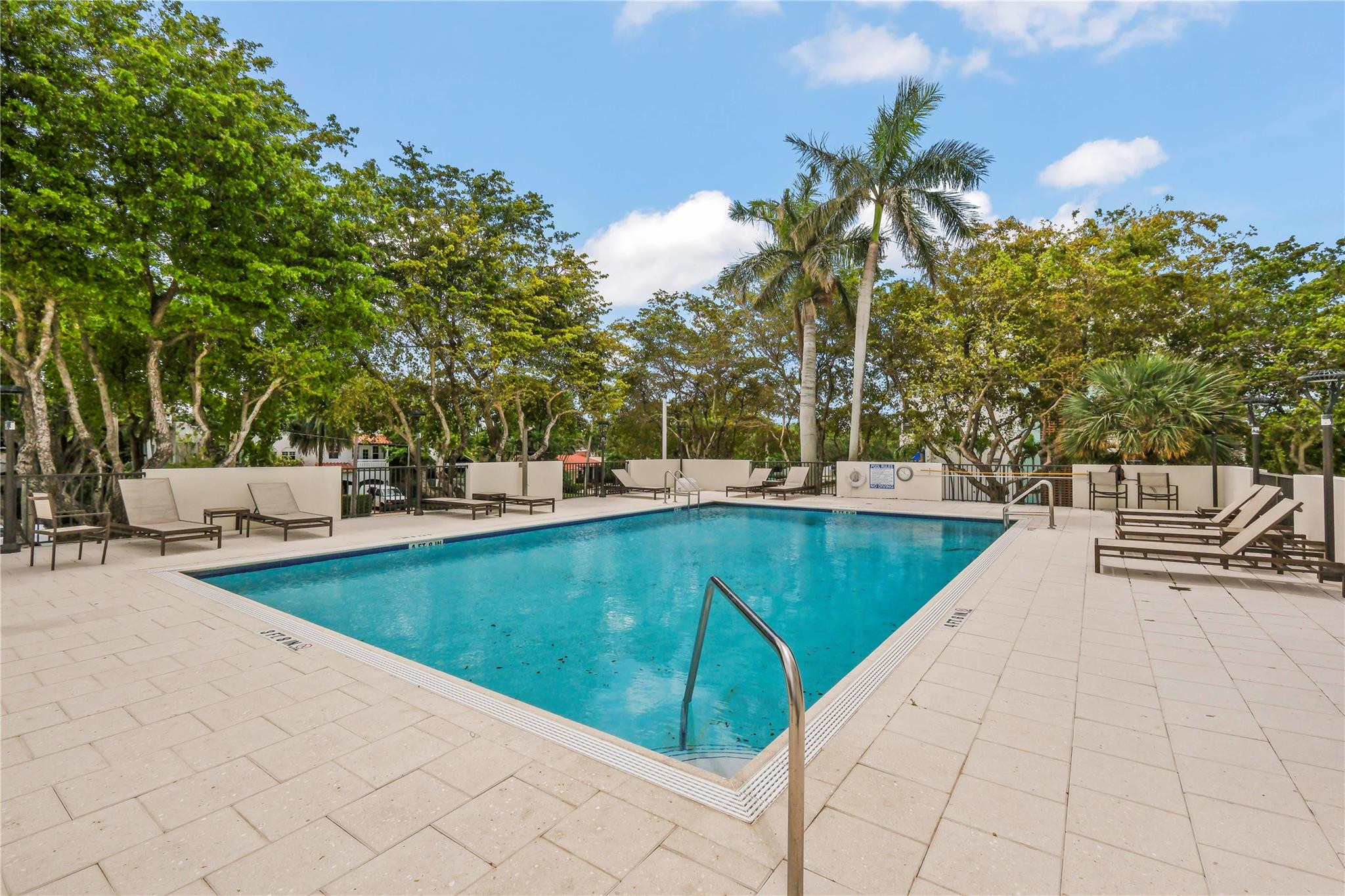 340 Sunset Dr 508