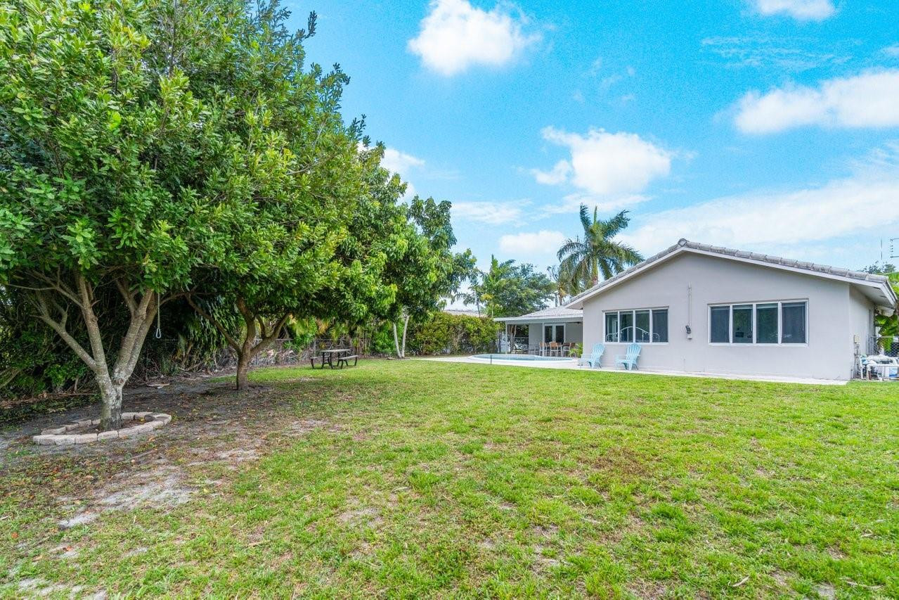 1031 SW 11th St
