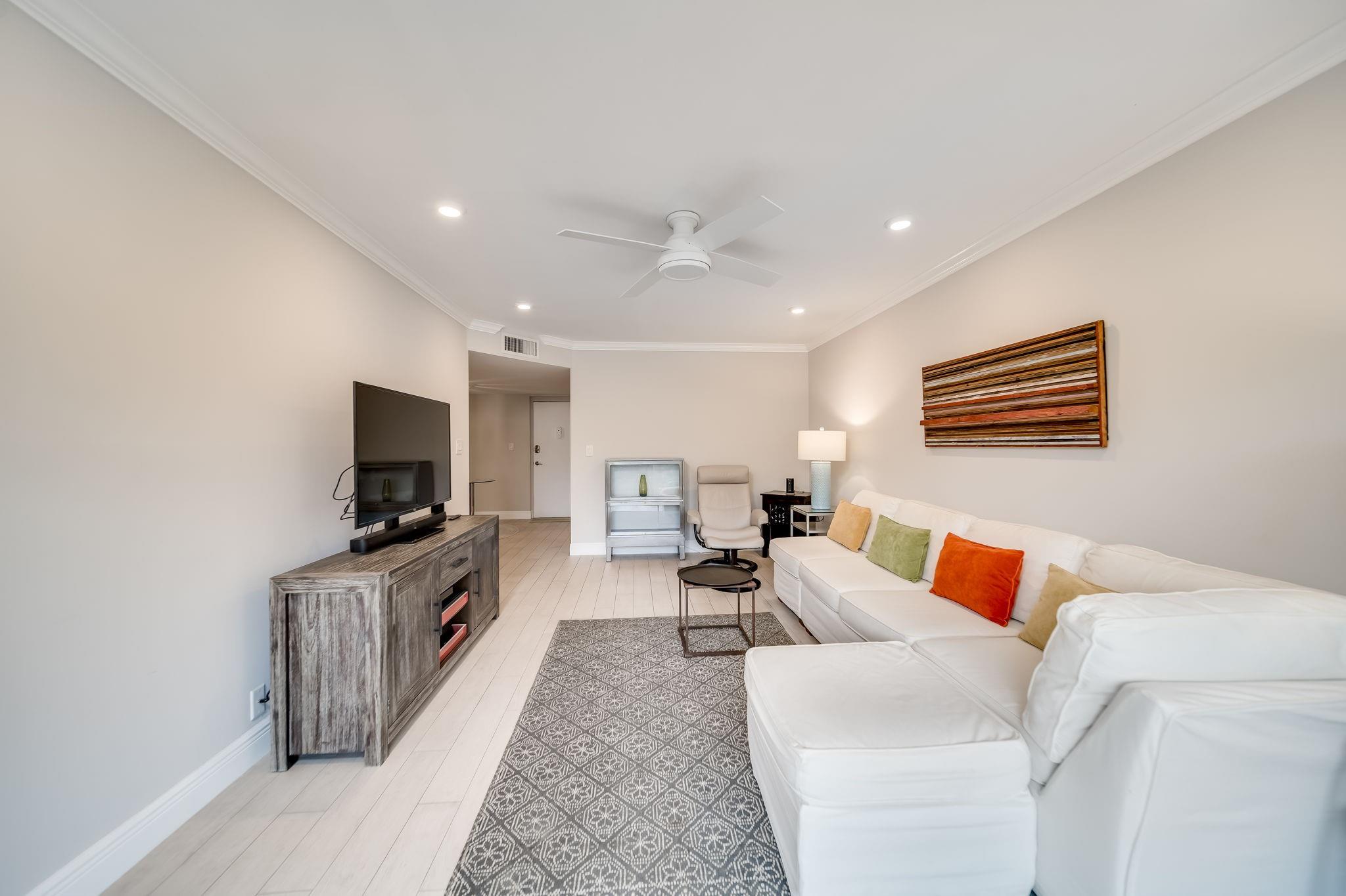 3004 NE 5th Ter 102