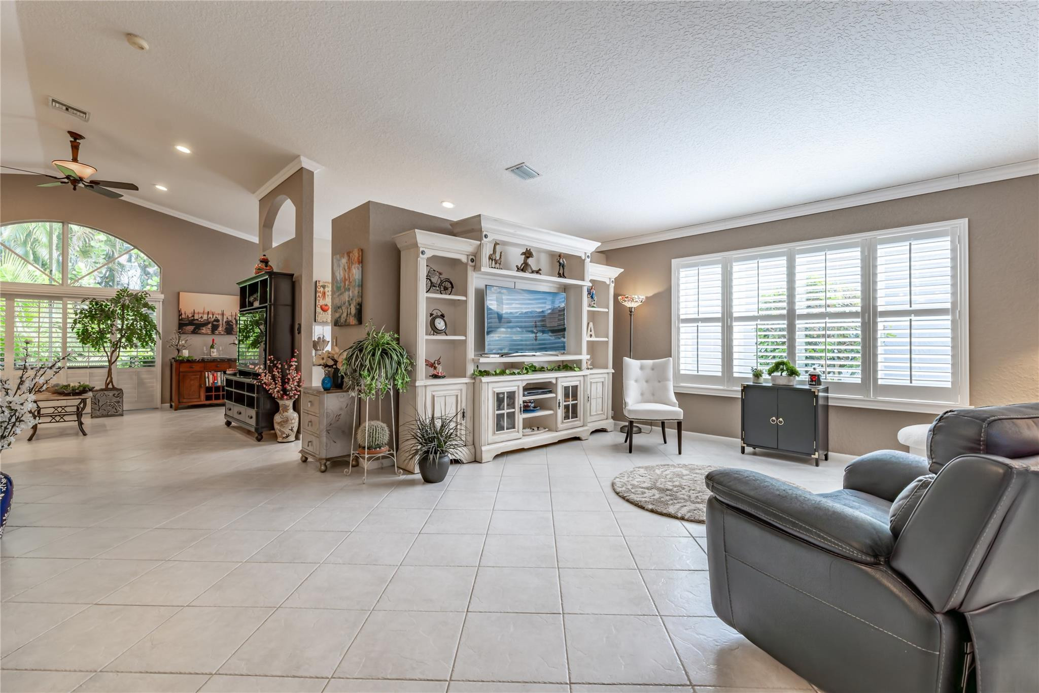 10319 Utopia Cir
