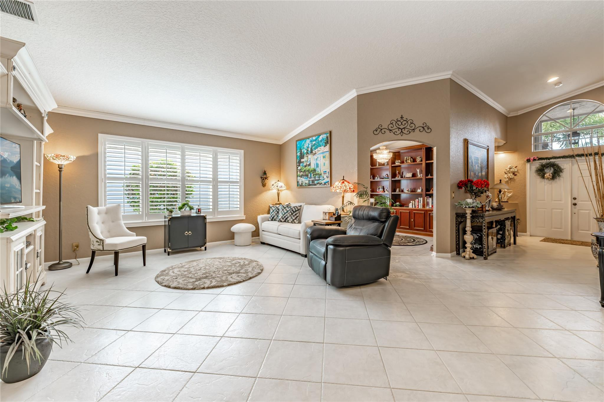 10319 Utopia Cir