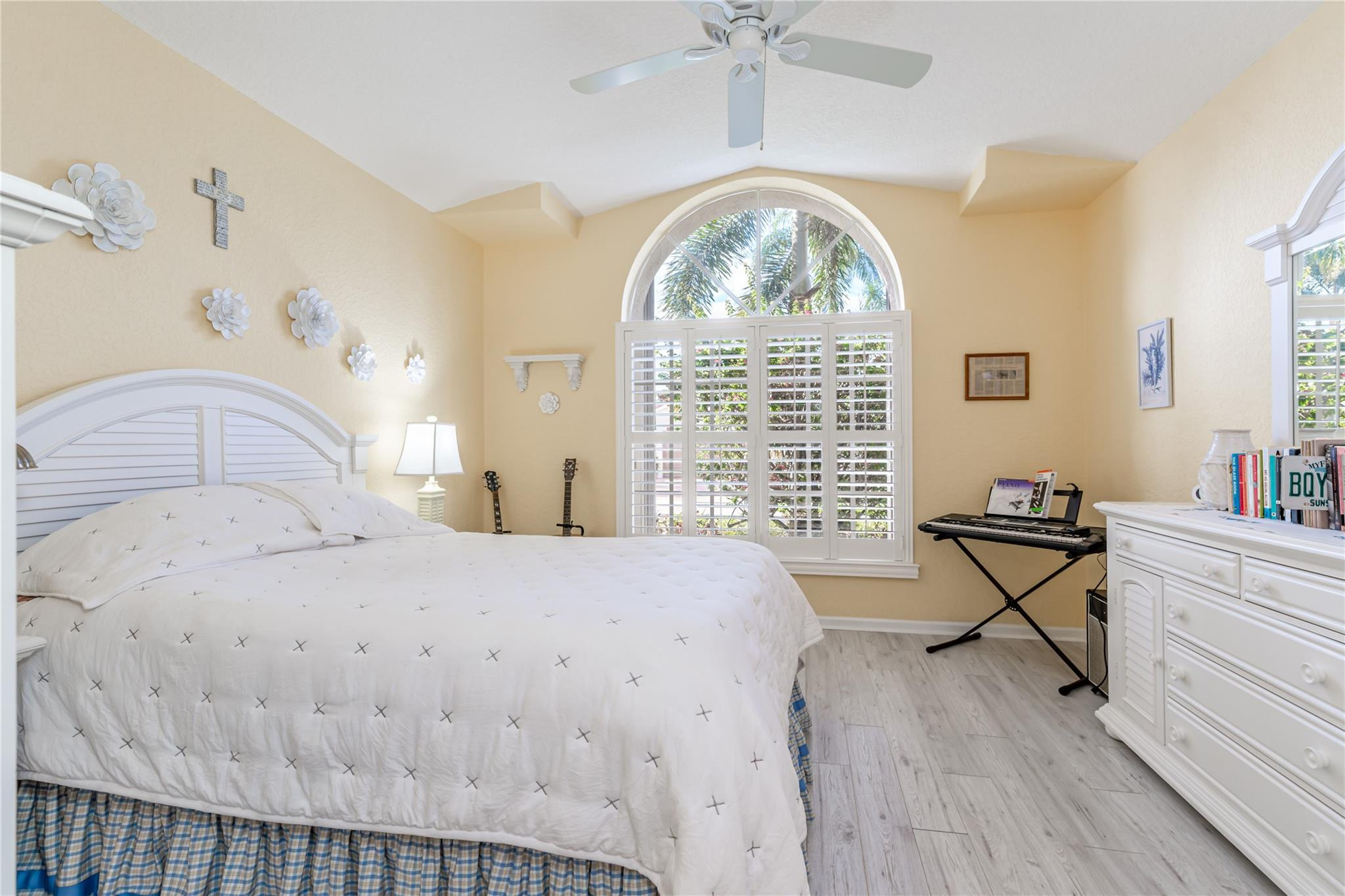 10319 Utopia Cir