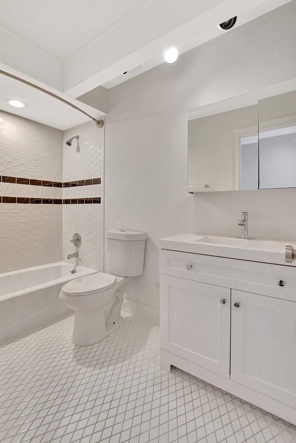 812 Foxpointe Cir