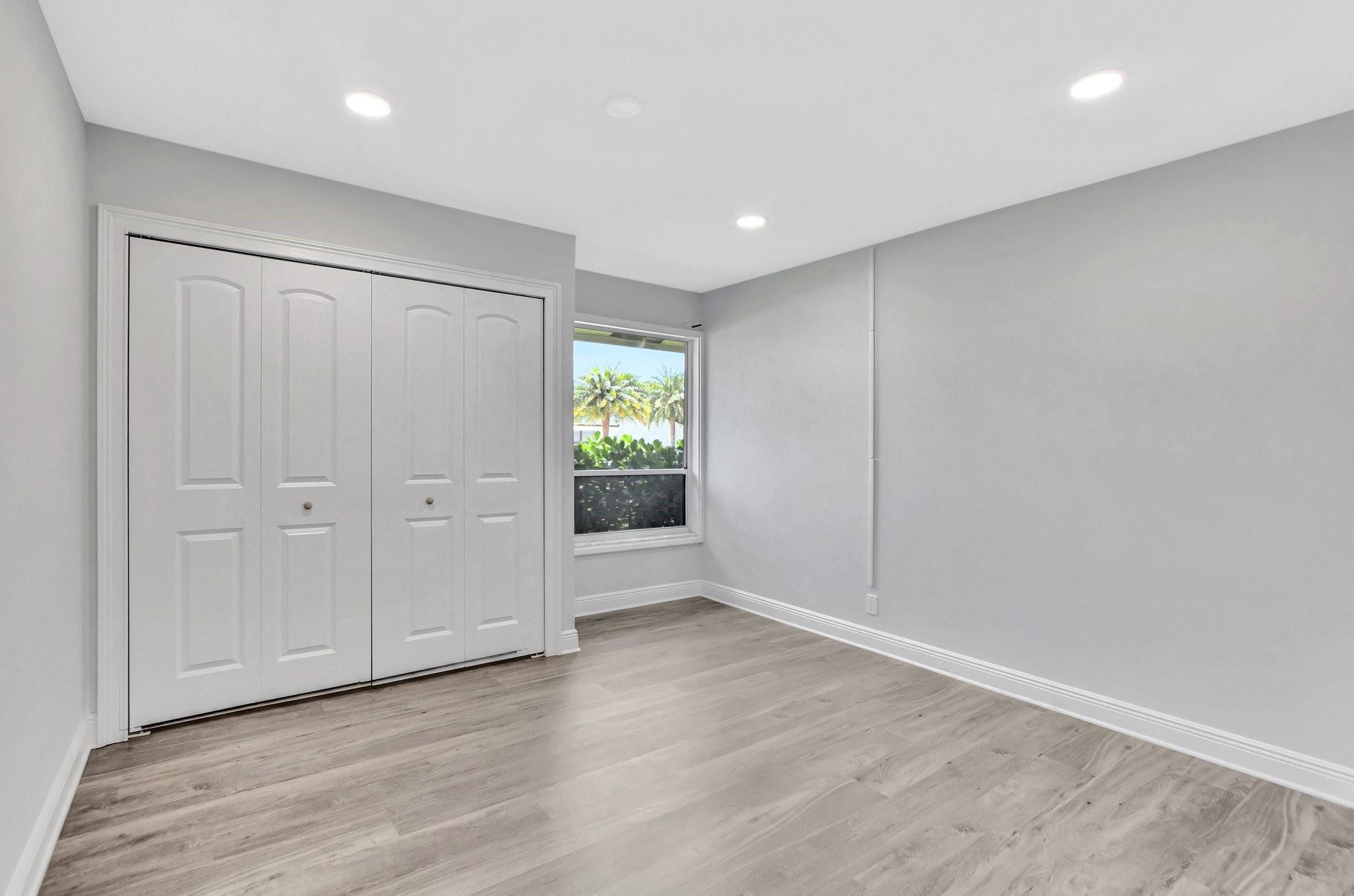 812 Foxpointe Cir