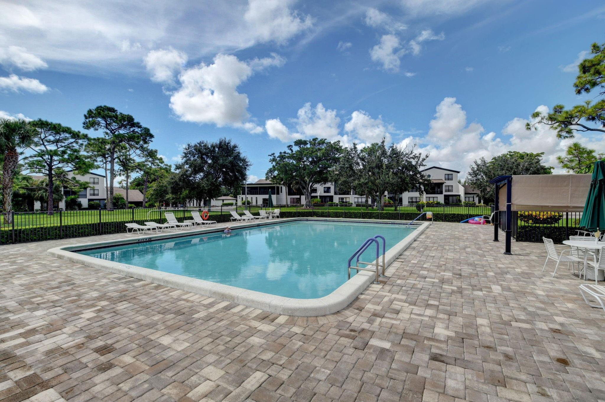812 Foxpointe Cir