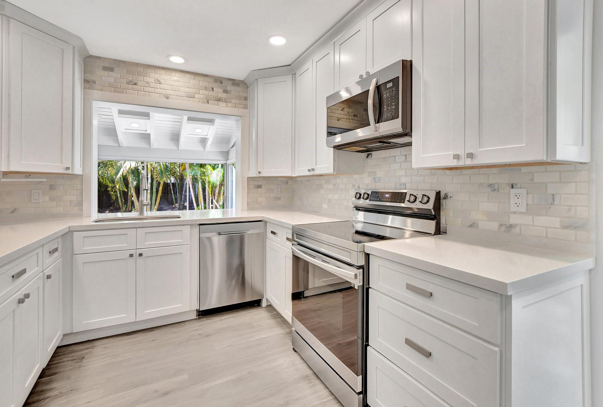 812 Foxpointe Cir