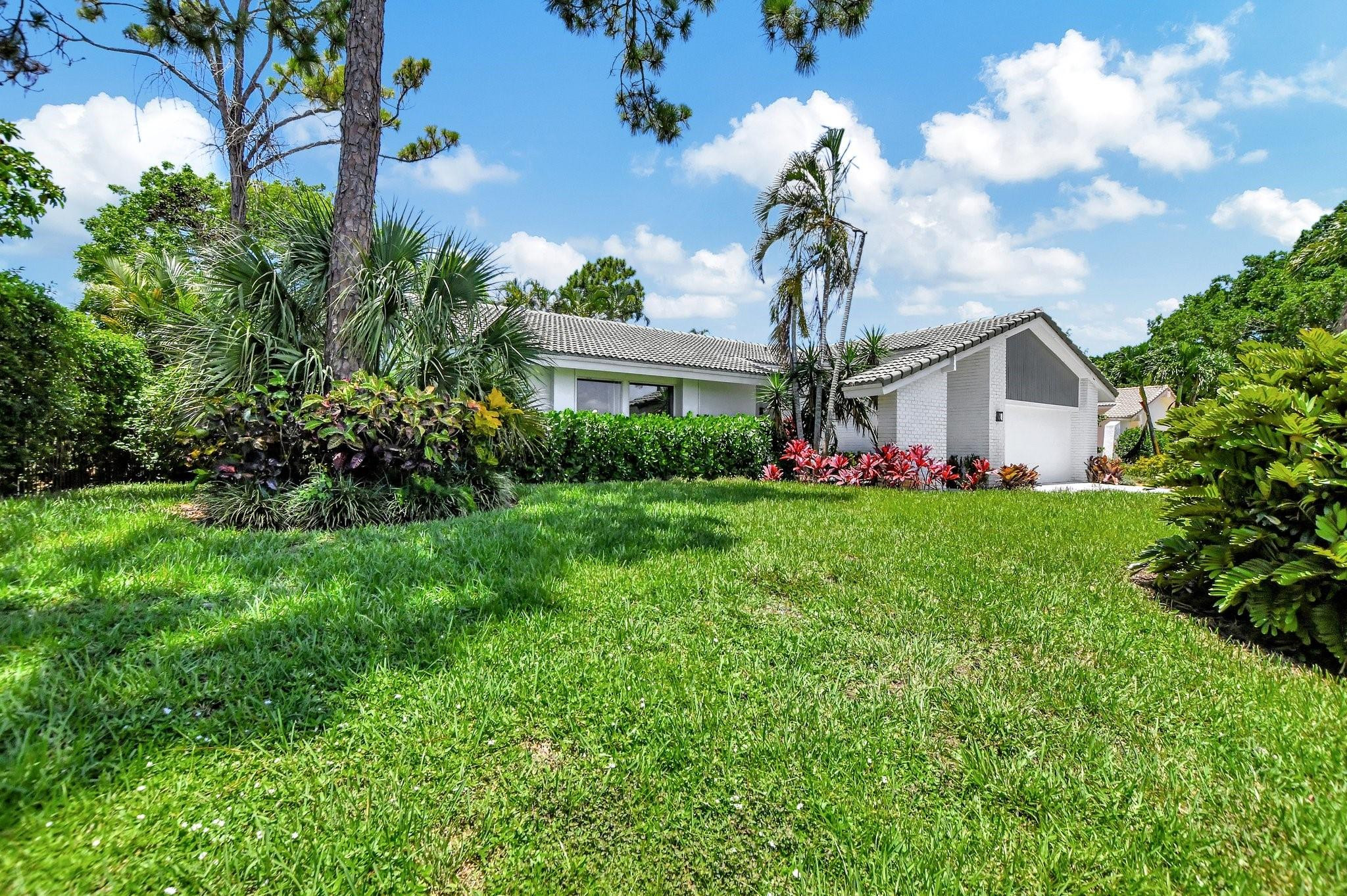 812 Foxpointe Cir