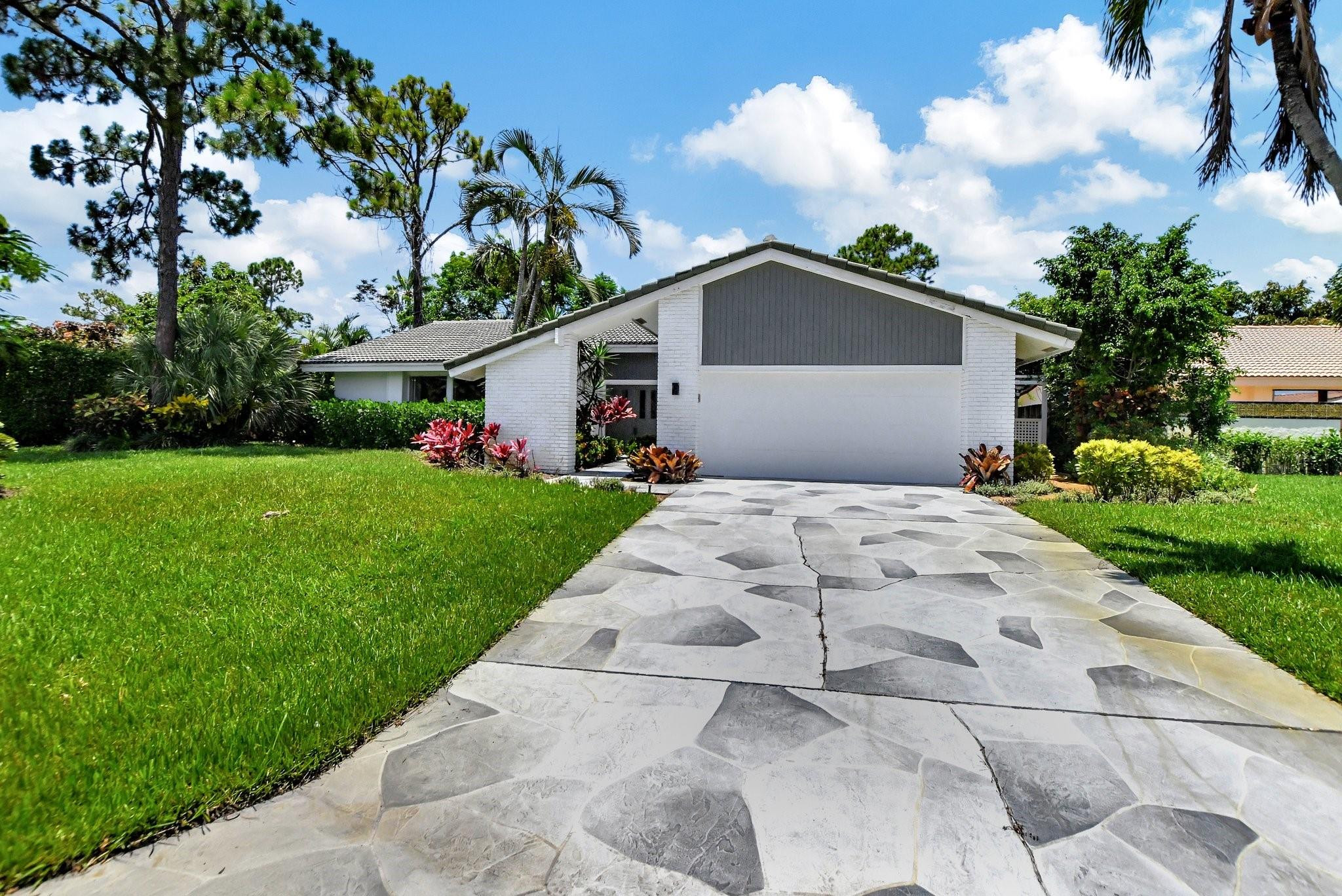 812 Foxpointe Cir