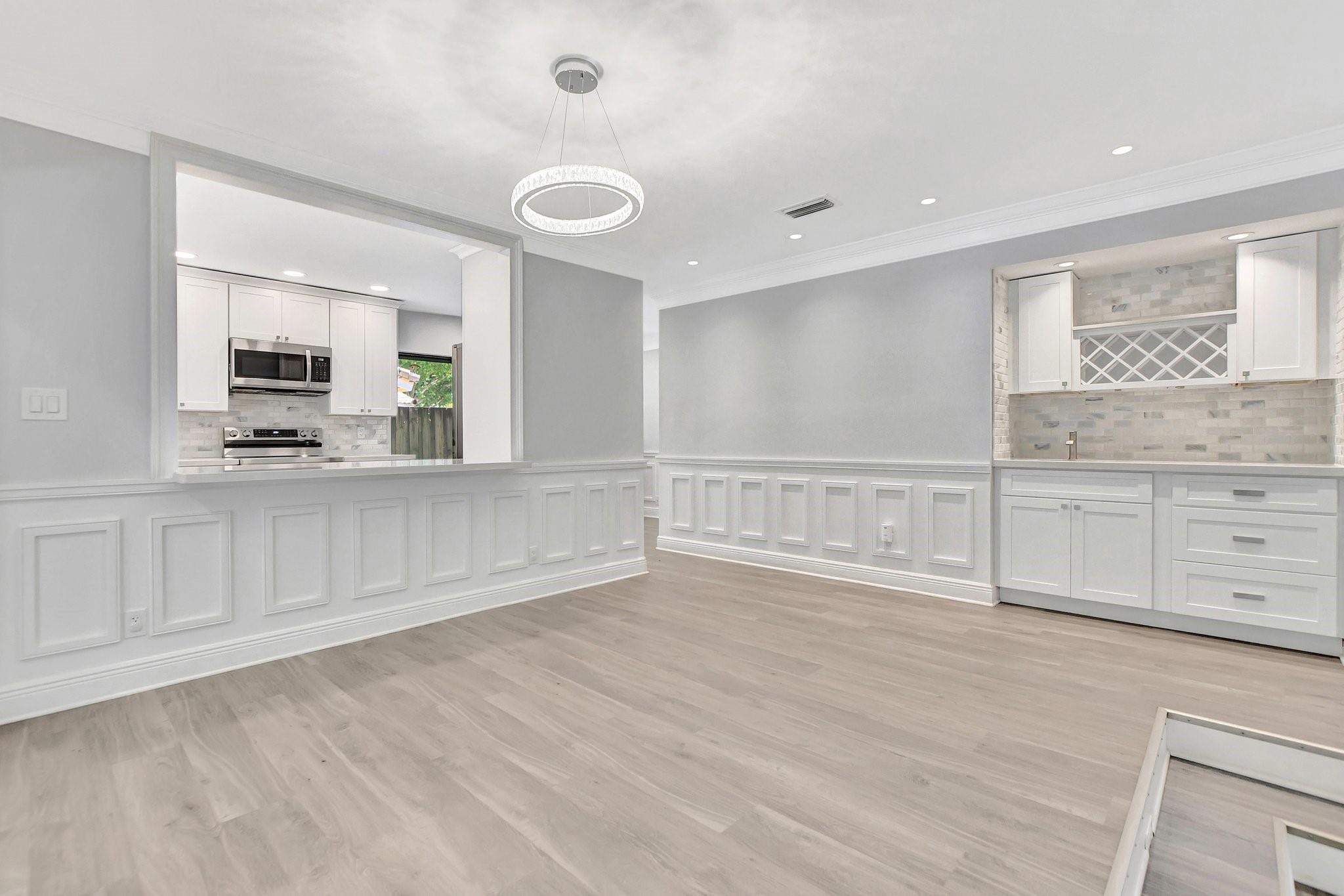 812 Foxpointe Cir