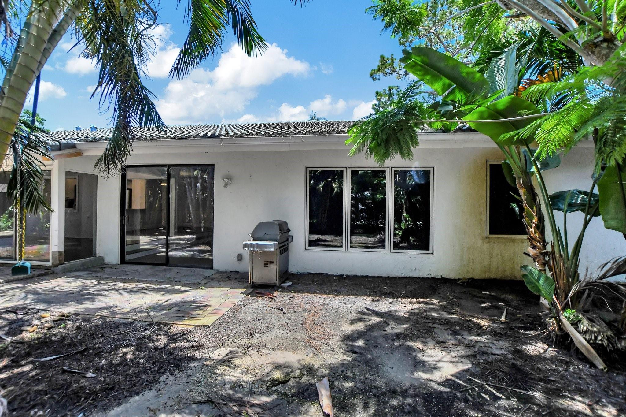 812 Foxpointe Cir