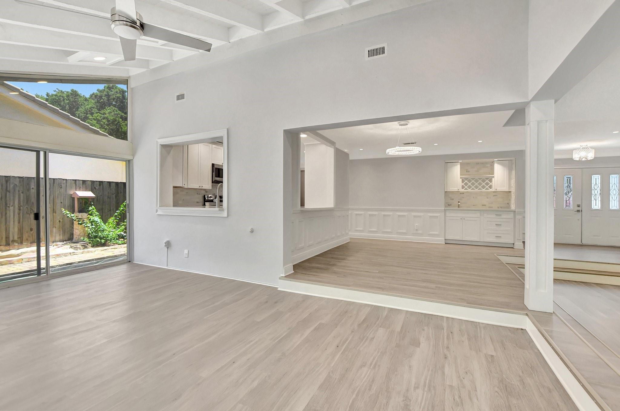 812 Foxpointe Cir