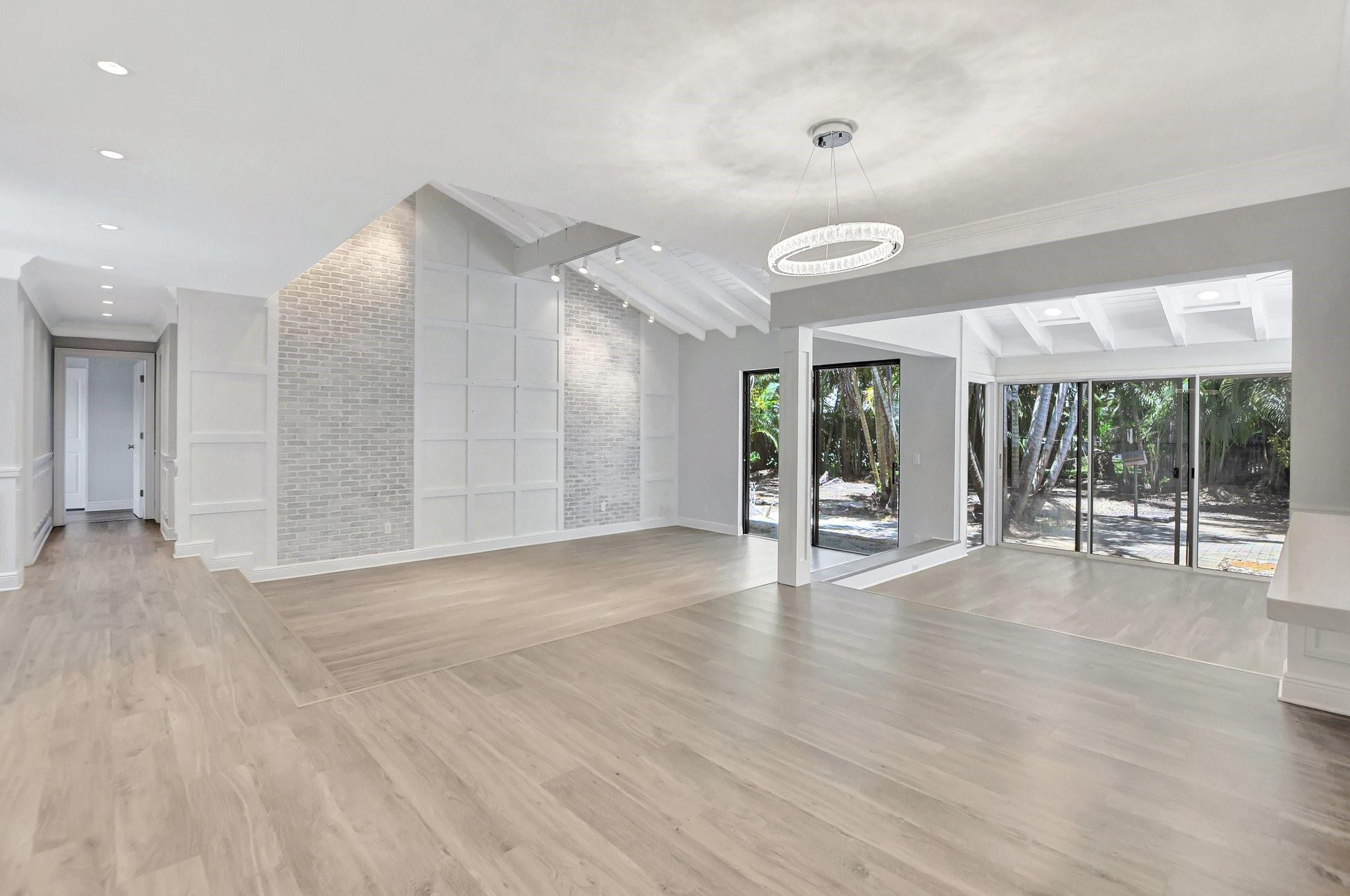 812 Foxpointe Cir