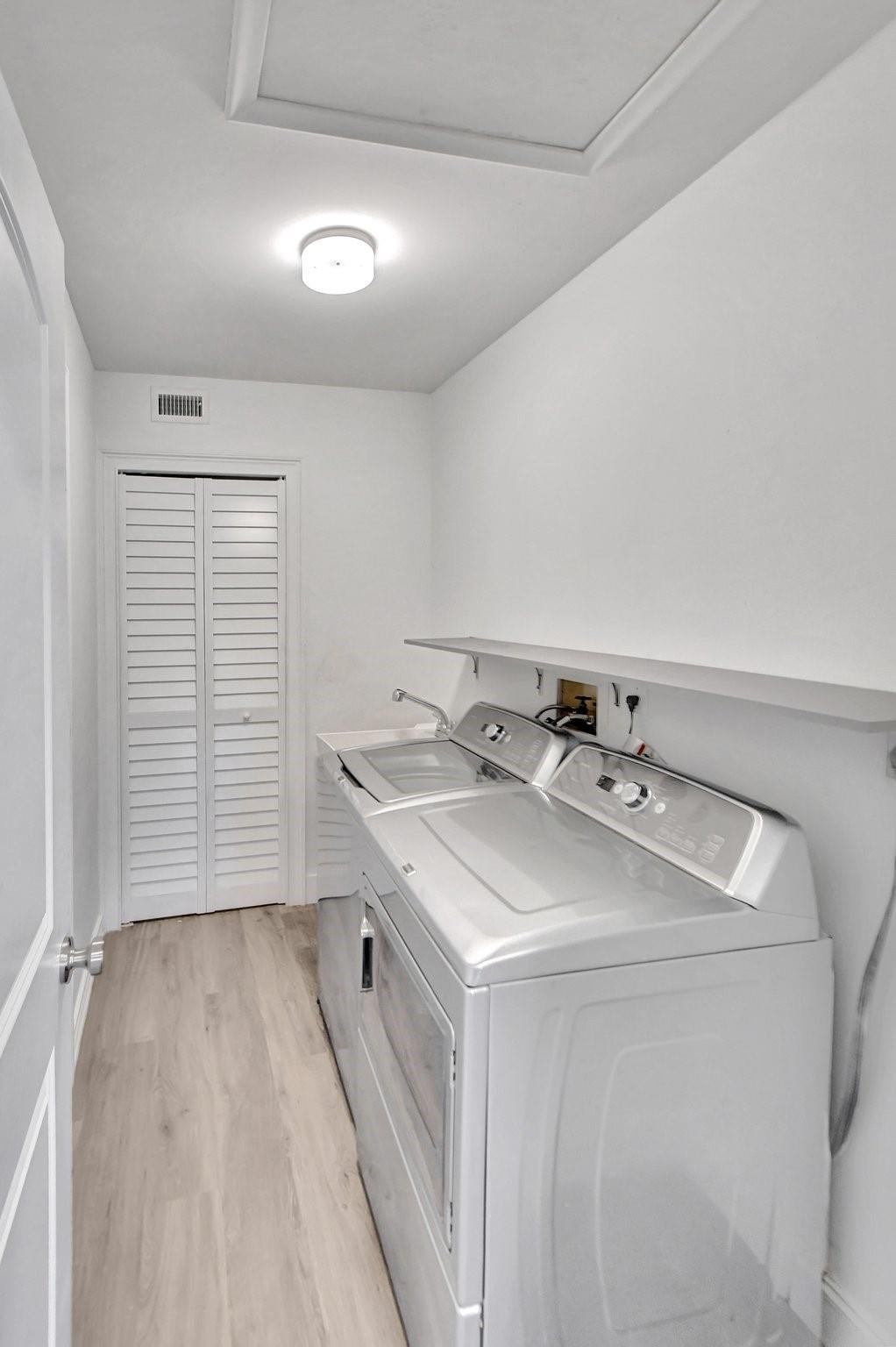 812 Foxpointe Cir