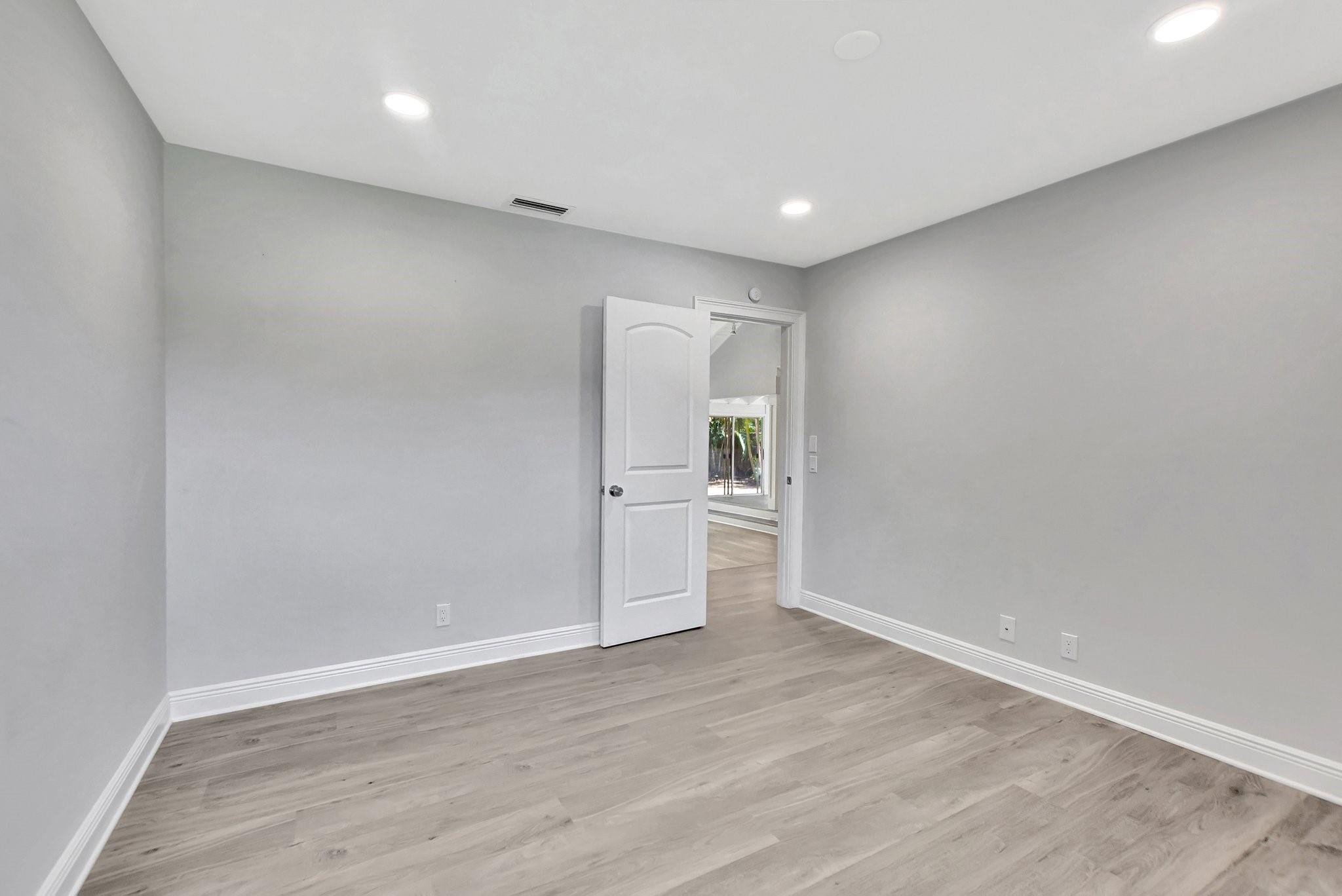 812 Foxpointe Cir
