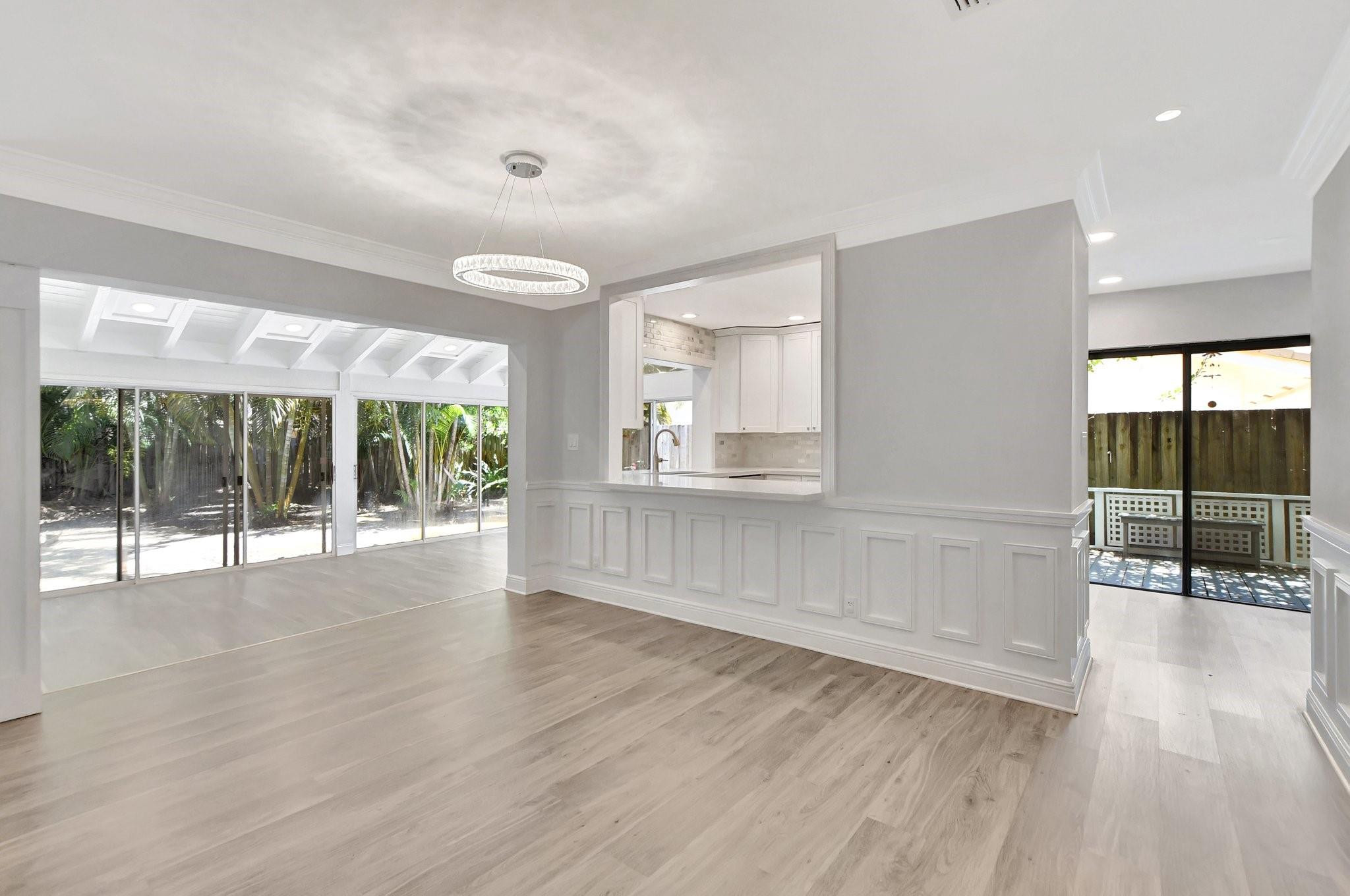 812 Foxpointe Cir