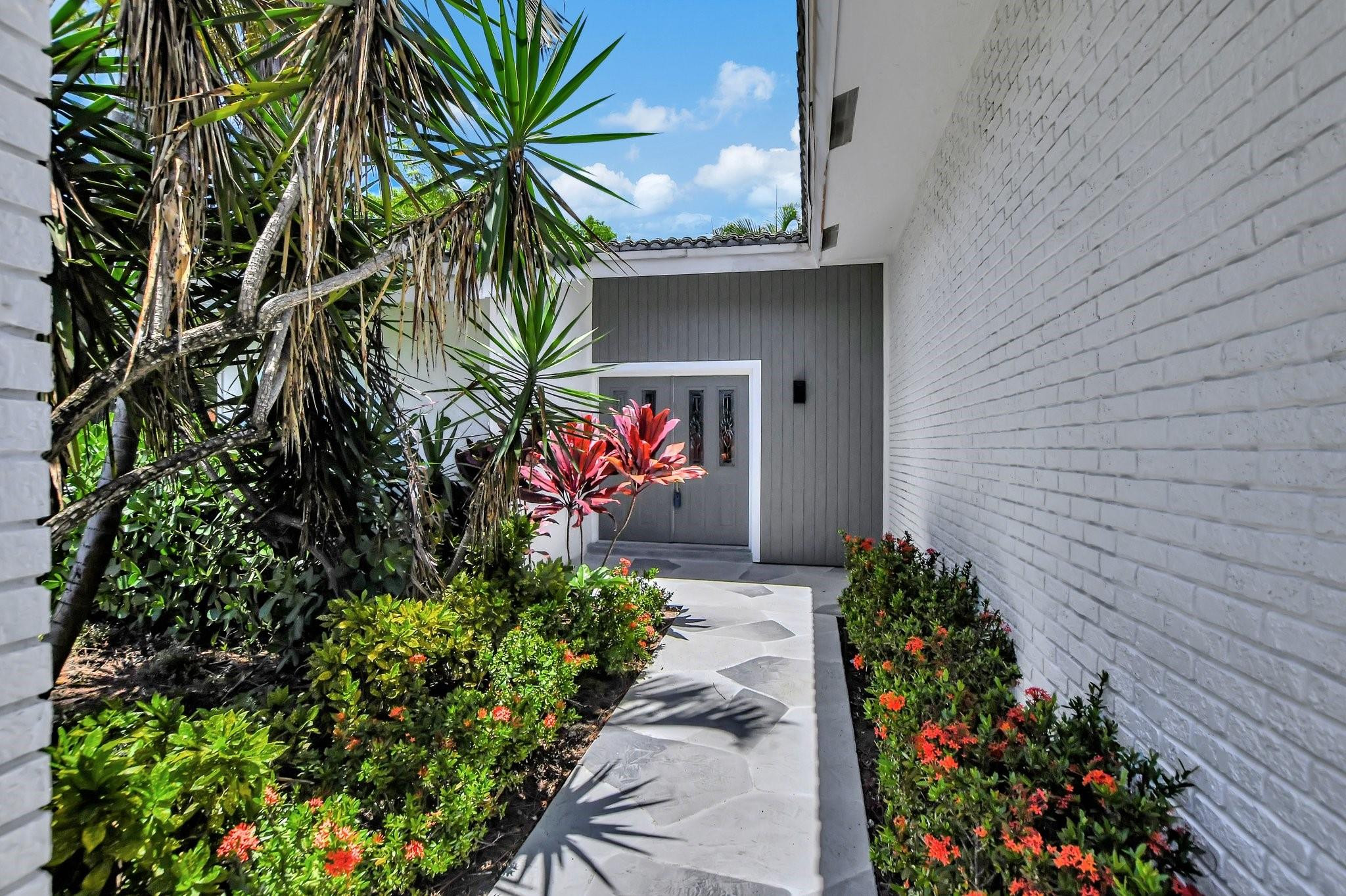 812 Foxpointe Cir