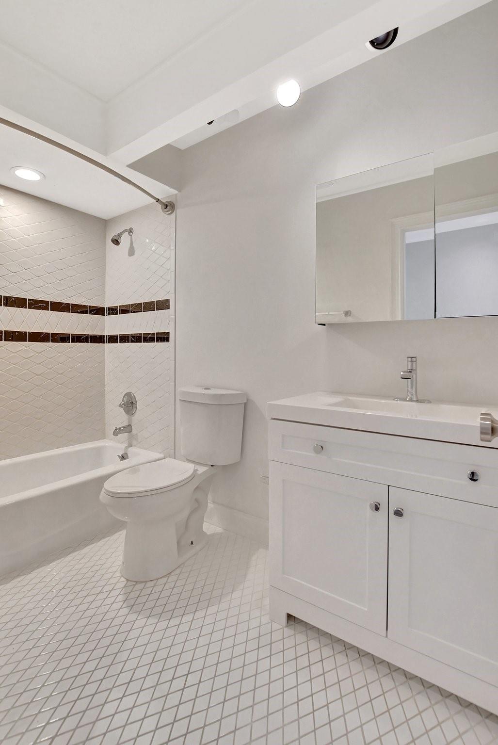 812 Foxpointe Cir