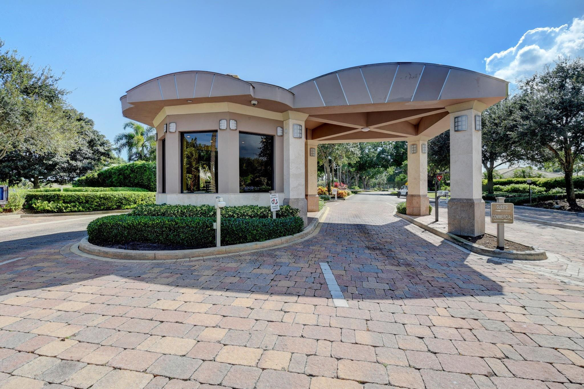812 Foxpointe Cir
